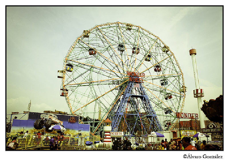 La noria Wonder Wheel, Coney Island, New York
