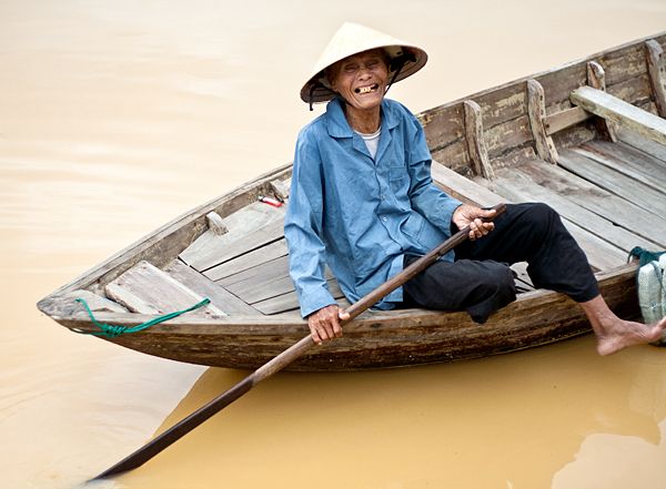 Pescador en Hoi An, Vietnam