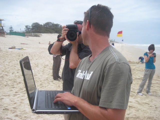 trabajando en la playa